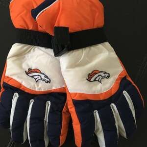 Vintage NFL Denver Broncos NFL Ski Gloves Orange Blue White Padded Winter